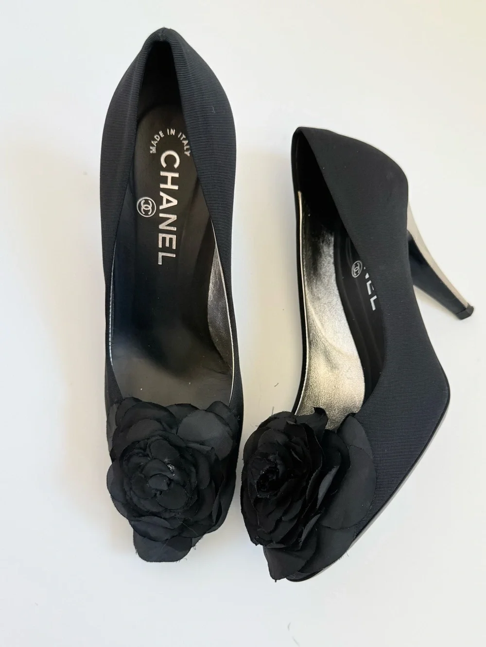 Chanel G27473 Camellia Flower Satin Pumps Silver CC Heels Karl Era EU 38